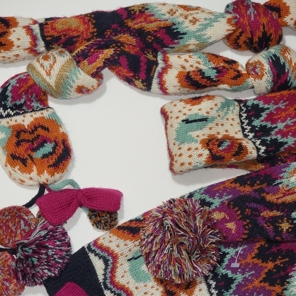 Knit Scarf and Stocking Hat pom poms and bows - Picture 4 of 12